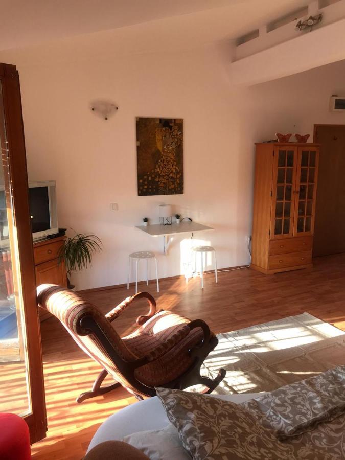 Cosy Rooftop Studio With Balcony Belgrad Exteriör bild